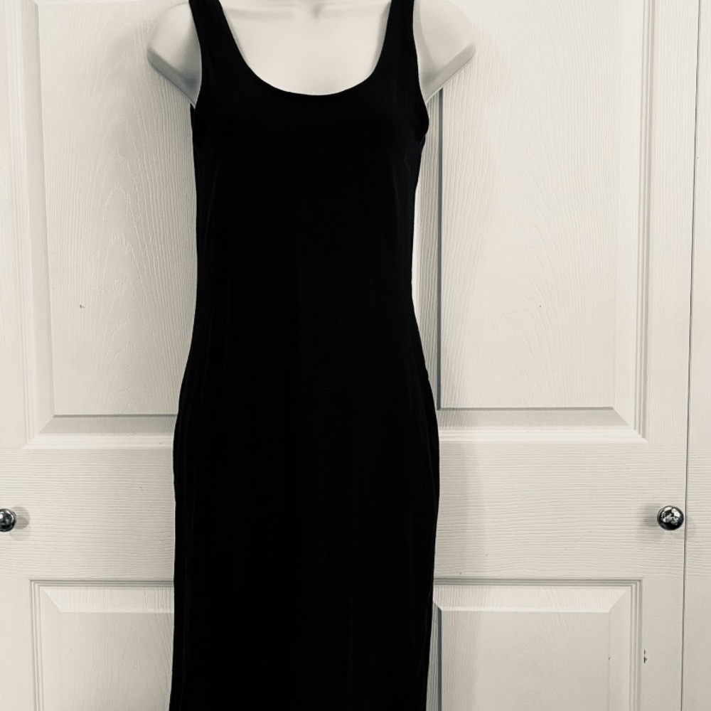 Casual black fitted dress
